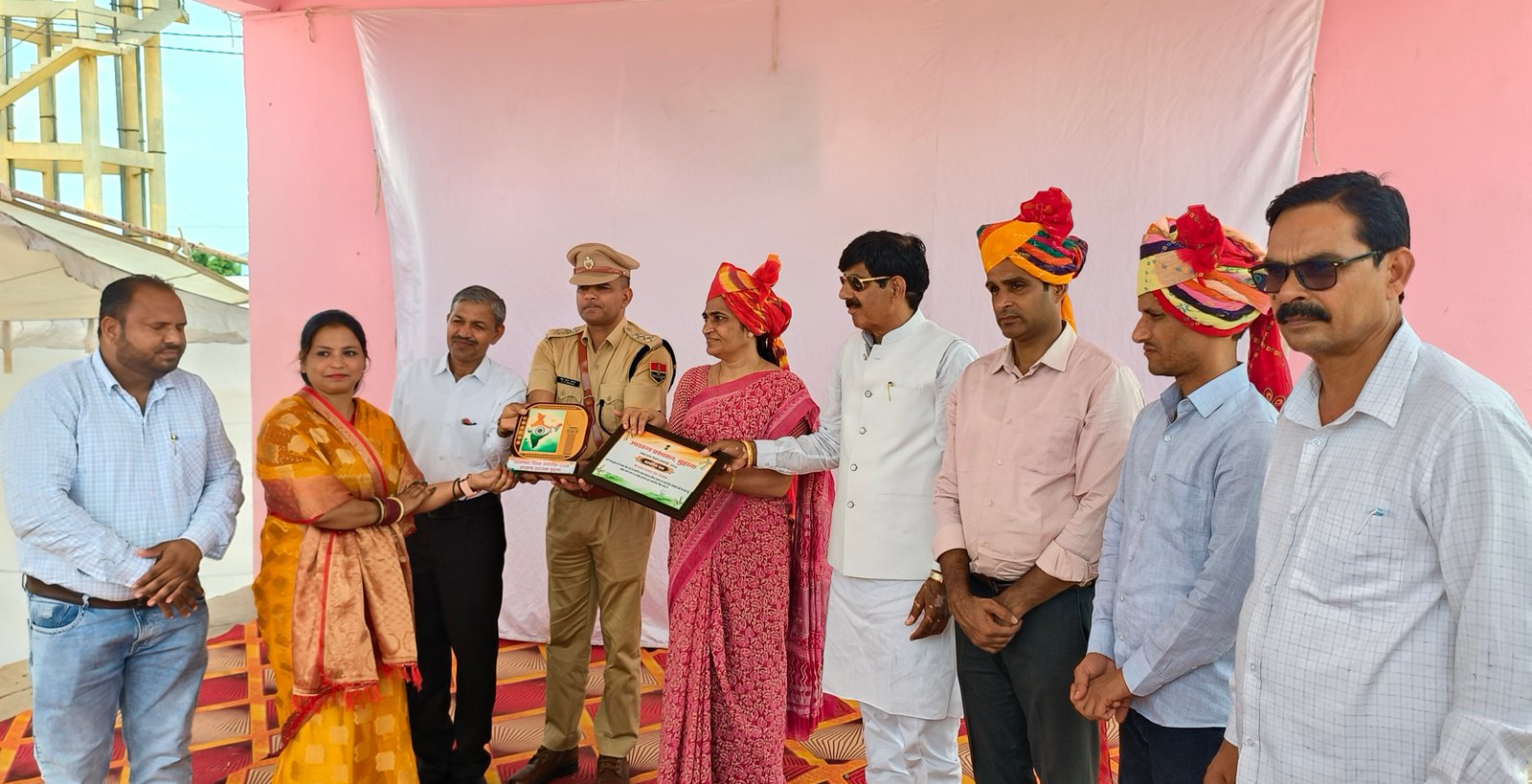 मानव सेवा के क्षेत्र में उत्कृष्ट कार्यों के लिए श्री श्याम मानव सेवा संस्थान सम्मानित